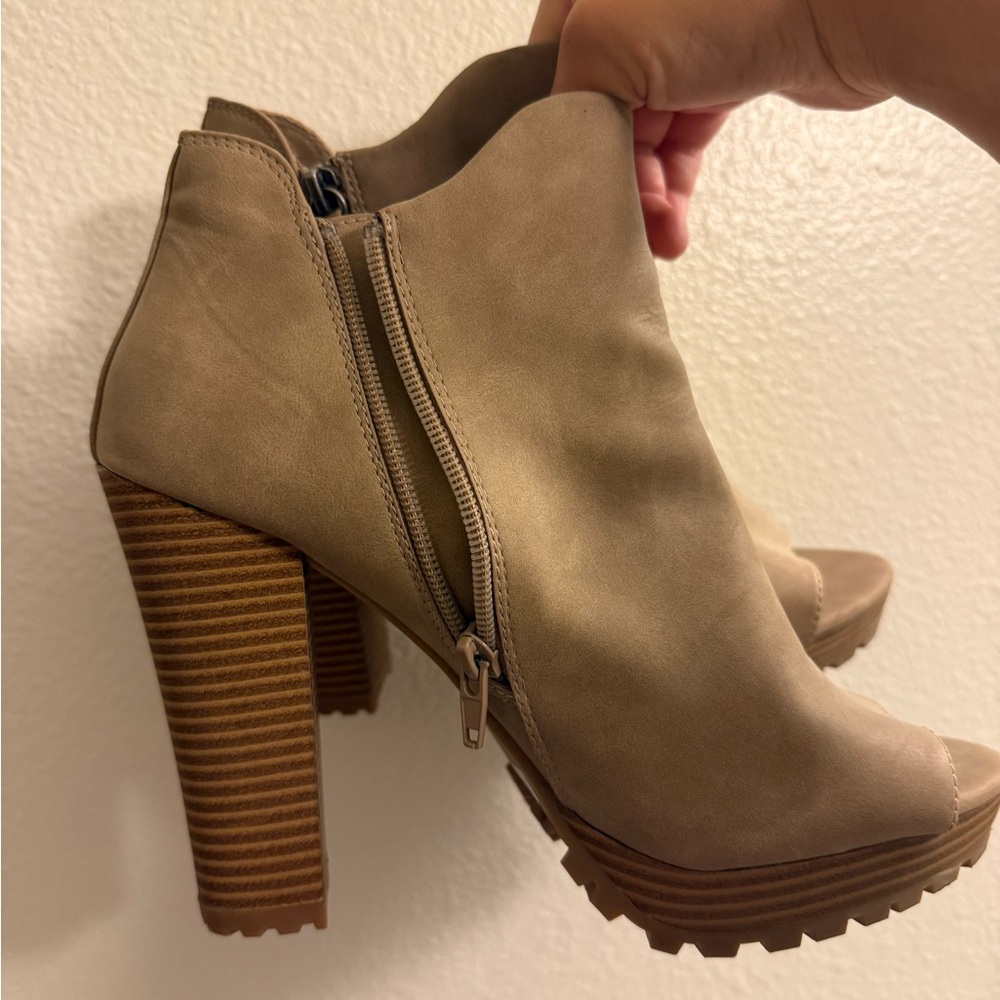Stylish Tan Ankle Boots